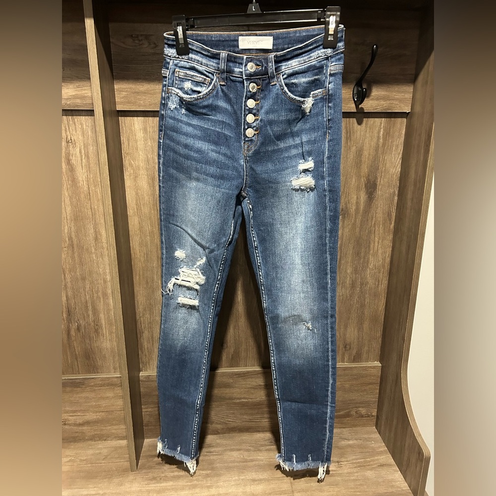 Size 27 skinny jean with fringe on the bottom